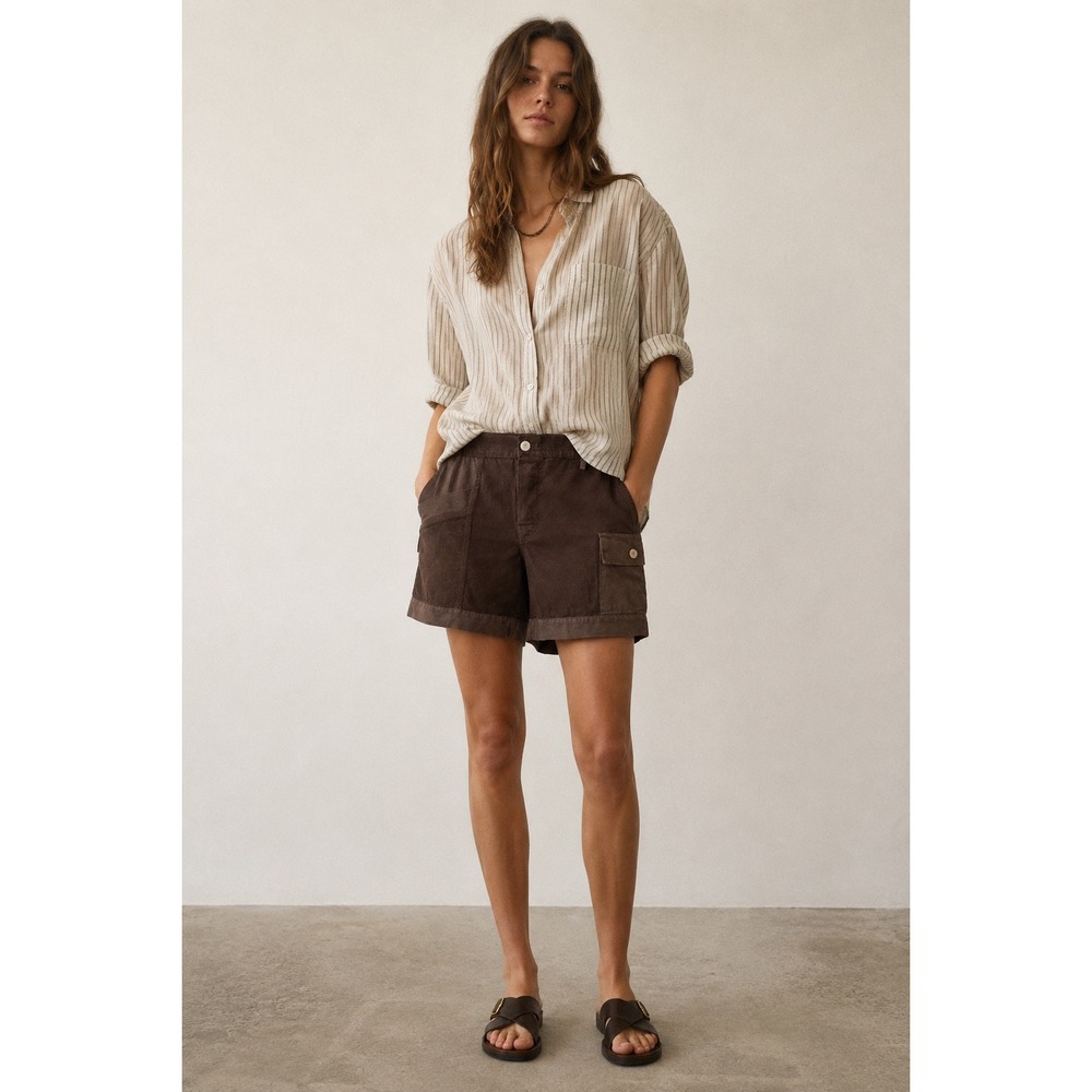 Seeker Unisex Trek Shorts in Gravel Size Small